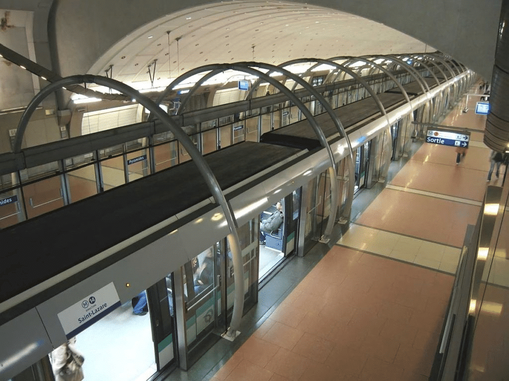 Metro-of-Paris-vue-of-new-automatic-trains